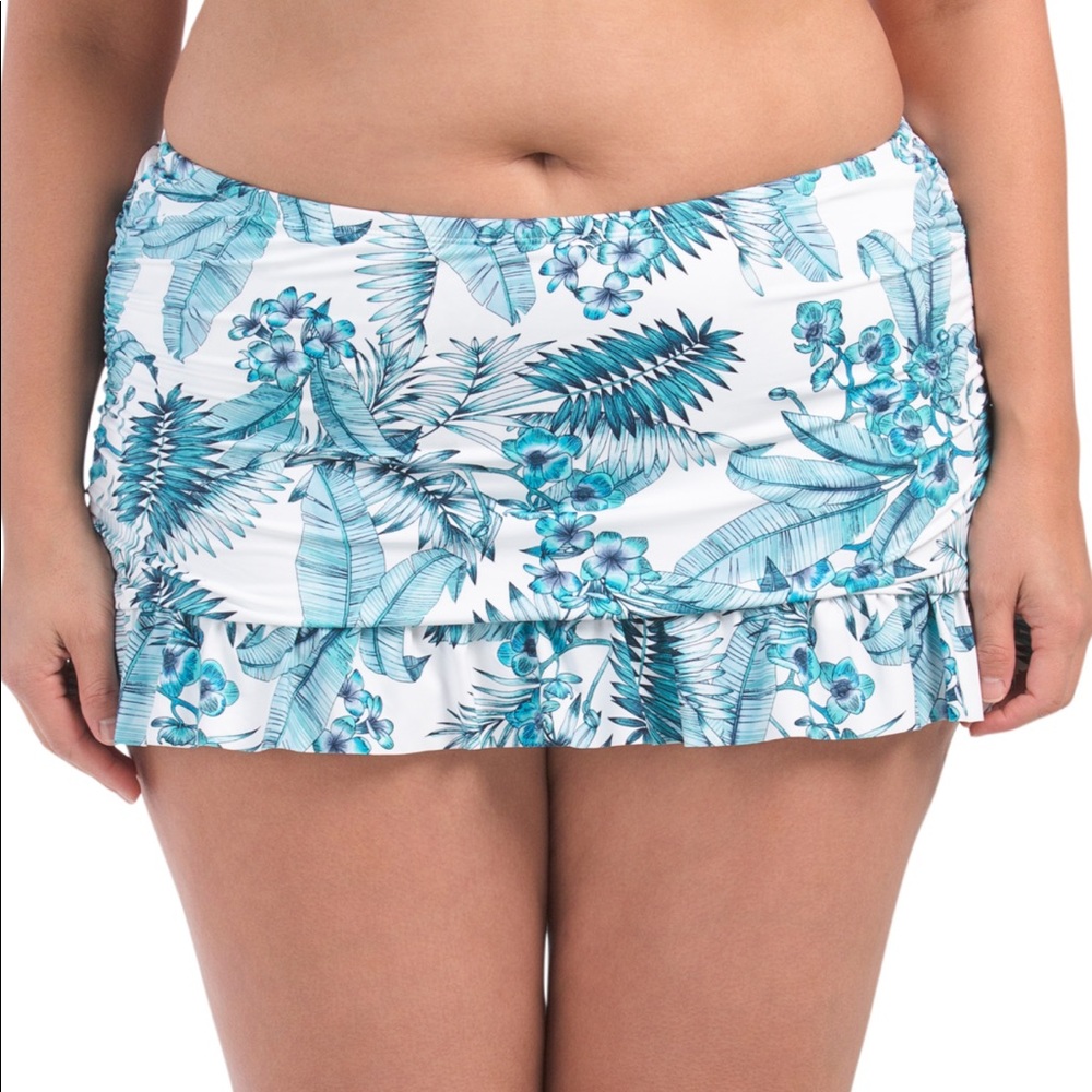 New La Blanca swim skirt with tummy control
